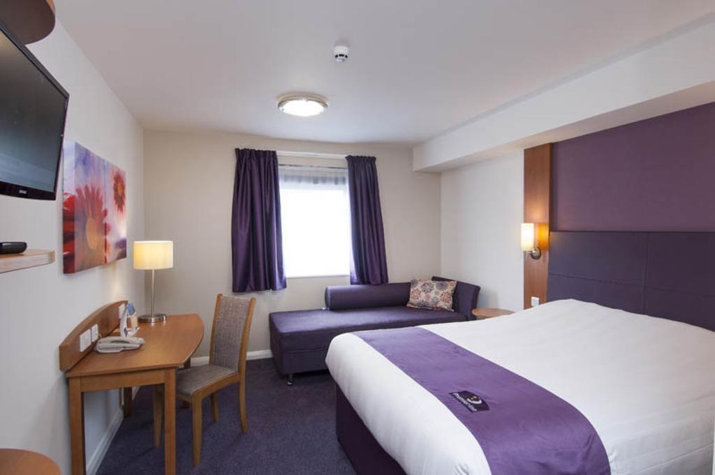 Premier Inn Ashford Central Buitenkant foto