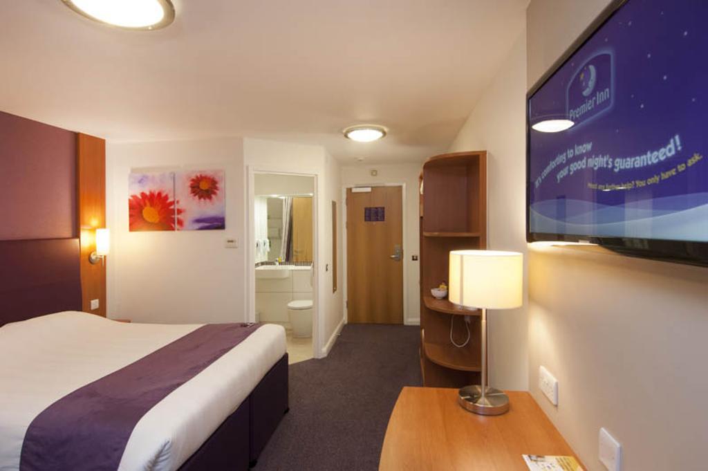 Premier Inn Ashford Central Buitenkant foto
